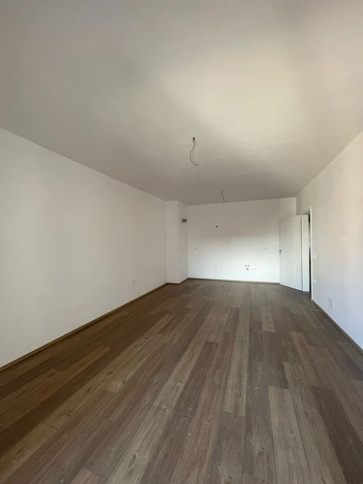Tirane, jepet me qera apartament 2+1+Ballkon Kati 6, 80 m² 400 € (Vila L2)