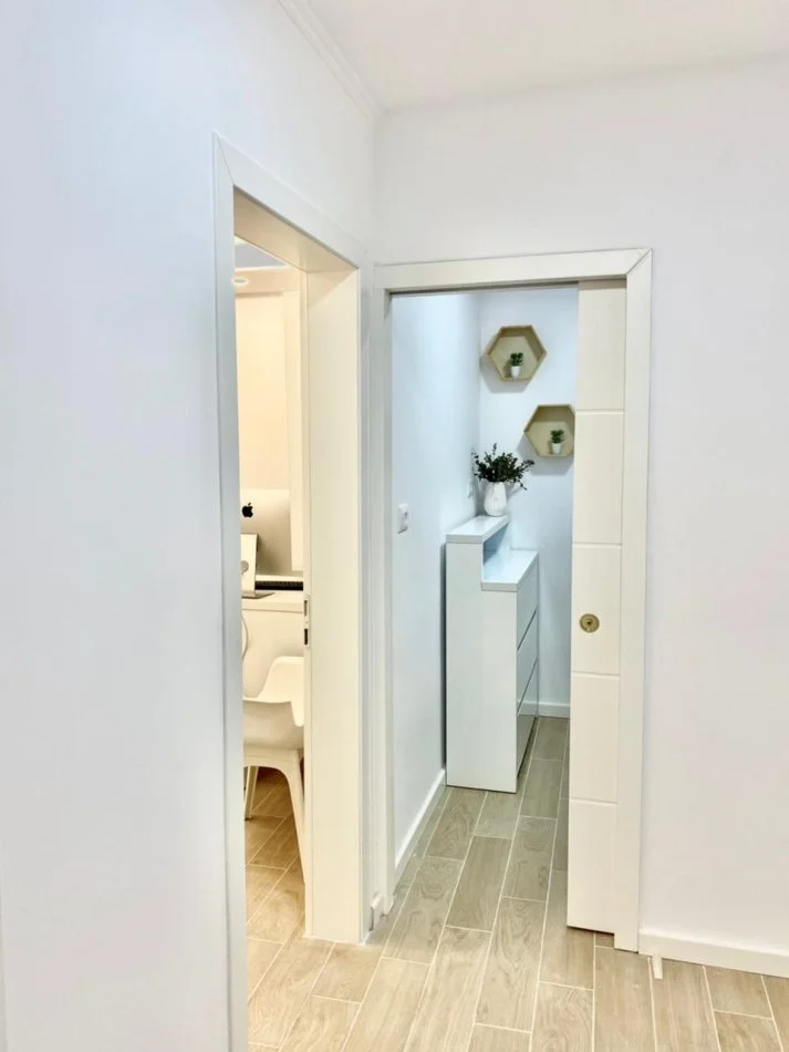 Tirane, jepet me qera ambjent biznesi, 68 m² 700€ Kryqezimi i Vasil Shantos