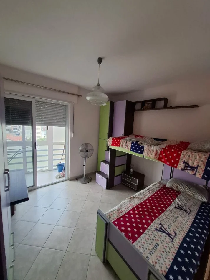 Tirane, jepet me qera apartament 2+1 Kati 4, 90 m² 650 € (Zogu Zi)