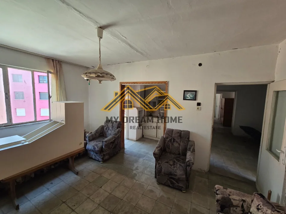 Durres, shitet apartament 3+1 Kati 3, 75 m² 70.000 € (vala park)