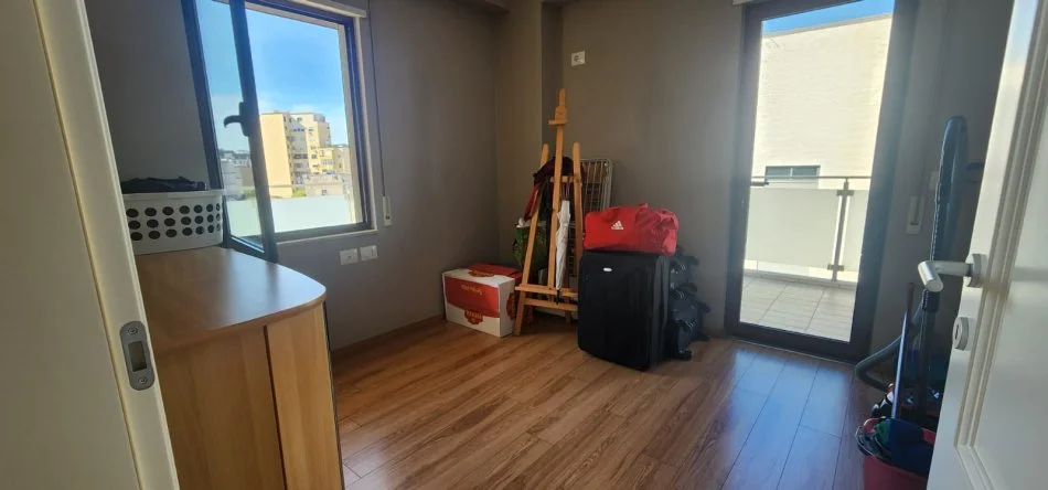 Tirane, jepet me qera apartament 1+1+Ballkon Kati 5, 90 m² 750 € (Mine Peza)