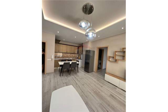 Tirane, jepet me qera apartament 2+1 Kati 4, 98 m² 380 Euro (Astir)