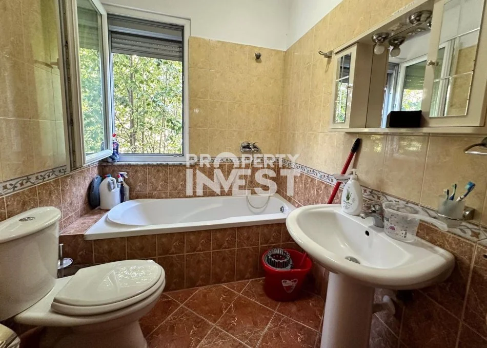 📍Don Bosko, buze rruge, shitet Ap 3+1+2 tualete 124 m² 210.000 €