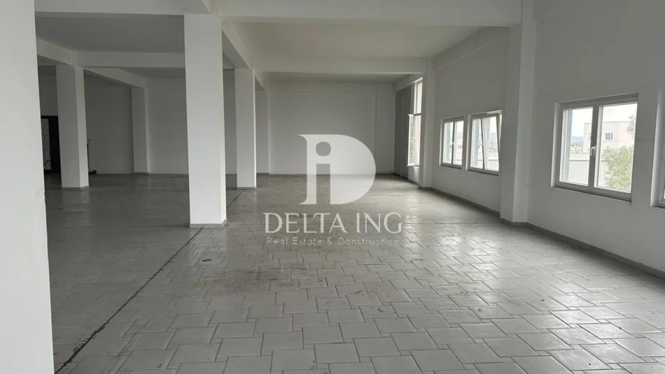 Tirane, jepet me qera ambjent biznesi Kati 2, 300 m² 900 € (Autostrada Tiranë-Durrës, Km 5)