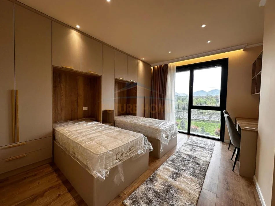 Tirane, jepet me qera apartament 2+1+Aneks+Ballkon Kati 1, 116 m² 1.200 € (liqeni i thate)