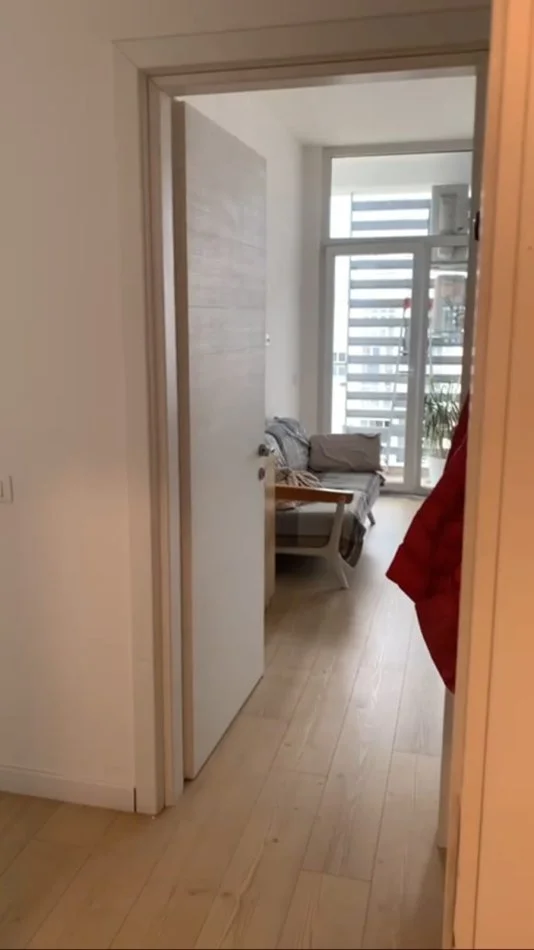 Zyre me qera tek Kika 2/ Komuna e Parisit (500 euro)