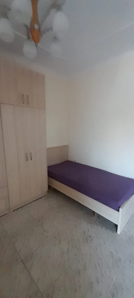 Grasoniere me qera tek Stacioni i Trenit/Dispanceria (30,000 Leke)