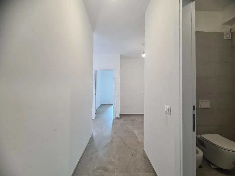 Tirane, shitet apartament 2+1+Ballkon Kati 1, 97 m² 225.000 € (Rruga Myslym Shyri)