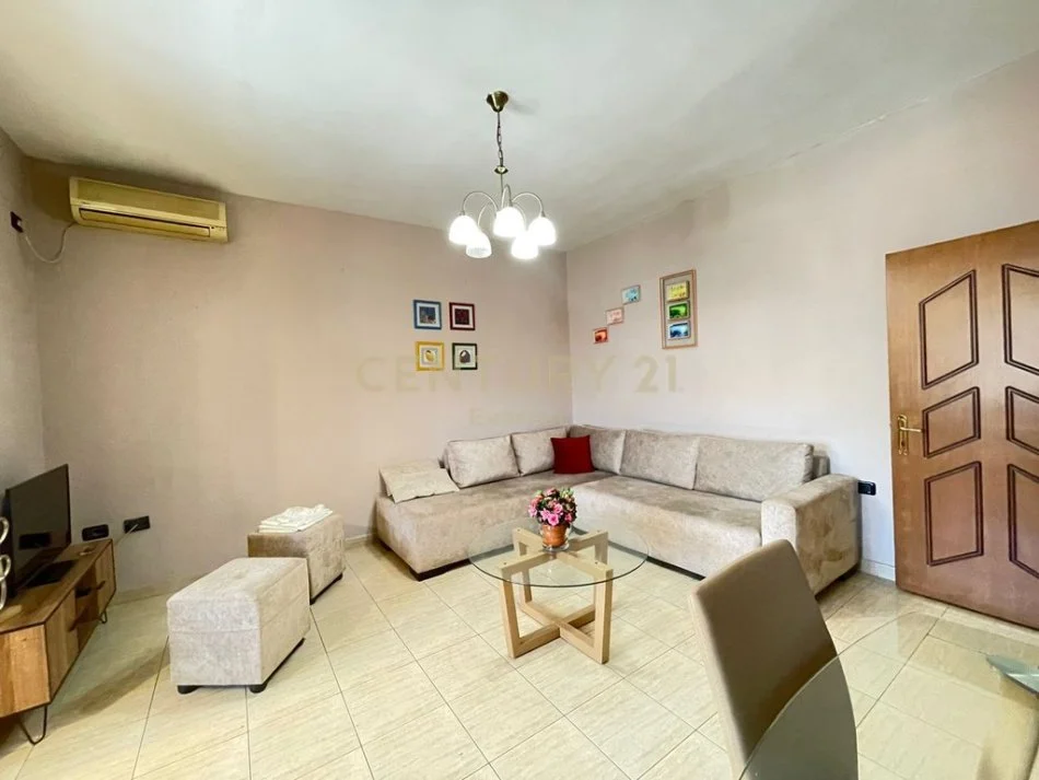 Tirane, jepet me qera apartament 1+1 Kati 4, 59 m² 500 € (ISH PARKU)