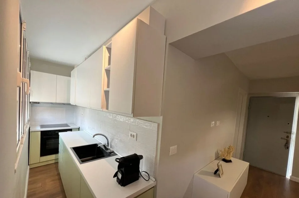 Tirane, jepet me qera apartament 1+1 Kati 3, 52 m² 400 € 