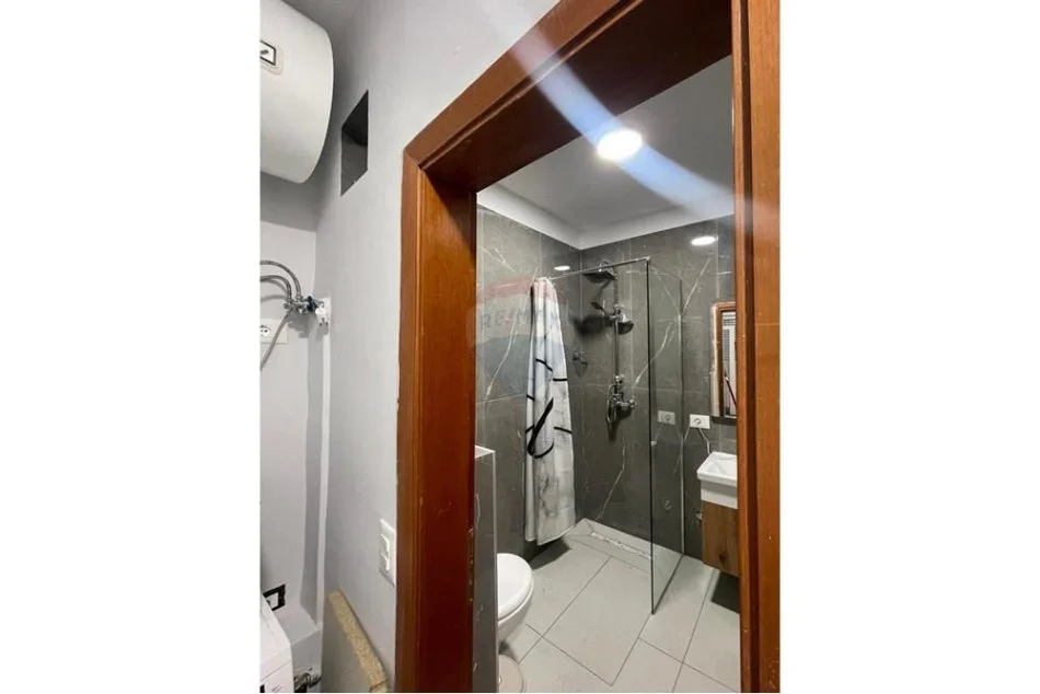 Tirane, jepet me qera apartament 2+1 Kati 1, 70 m² 600 € (21 Dhjetori)