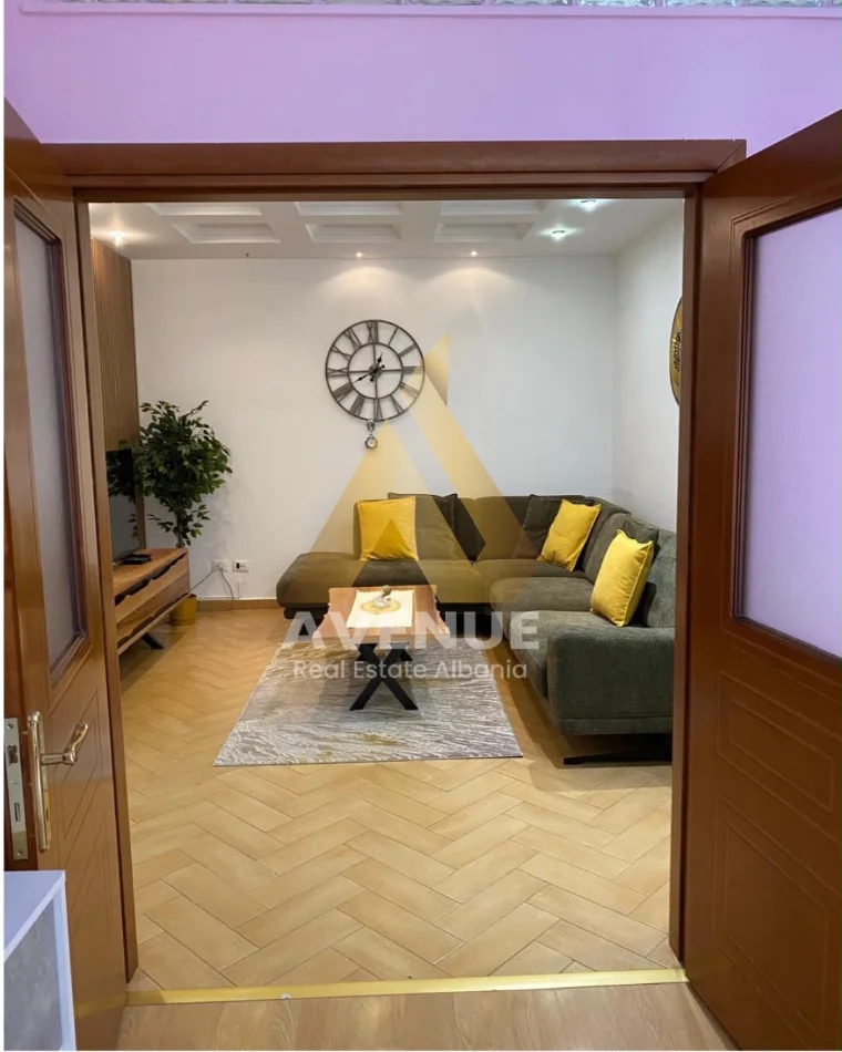 Tirane, jepet me qera apartament 2+1+Ballkon , 70 m² 800 € (Rruga Bardhok Biba)