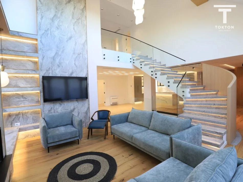 Tirane, jepet me qera Vile , 1.400 m² 5.000 € 