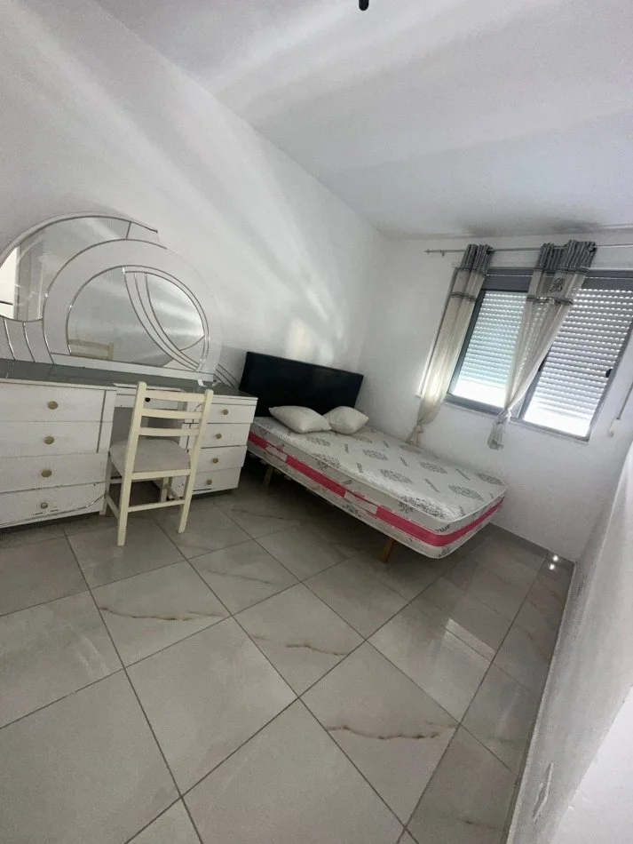 Durres, jepet me qera 1+1+Ballkon , 300 € (Jepet Apartament me Qera • 1+1+Ballkon • Mobiluar • Kati 2 me ashensor pallat i ri me adminsitrim • Jepet per afatgjate Hotel Antalya , Plazh • 300€ __________________________________ PER M...