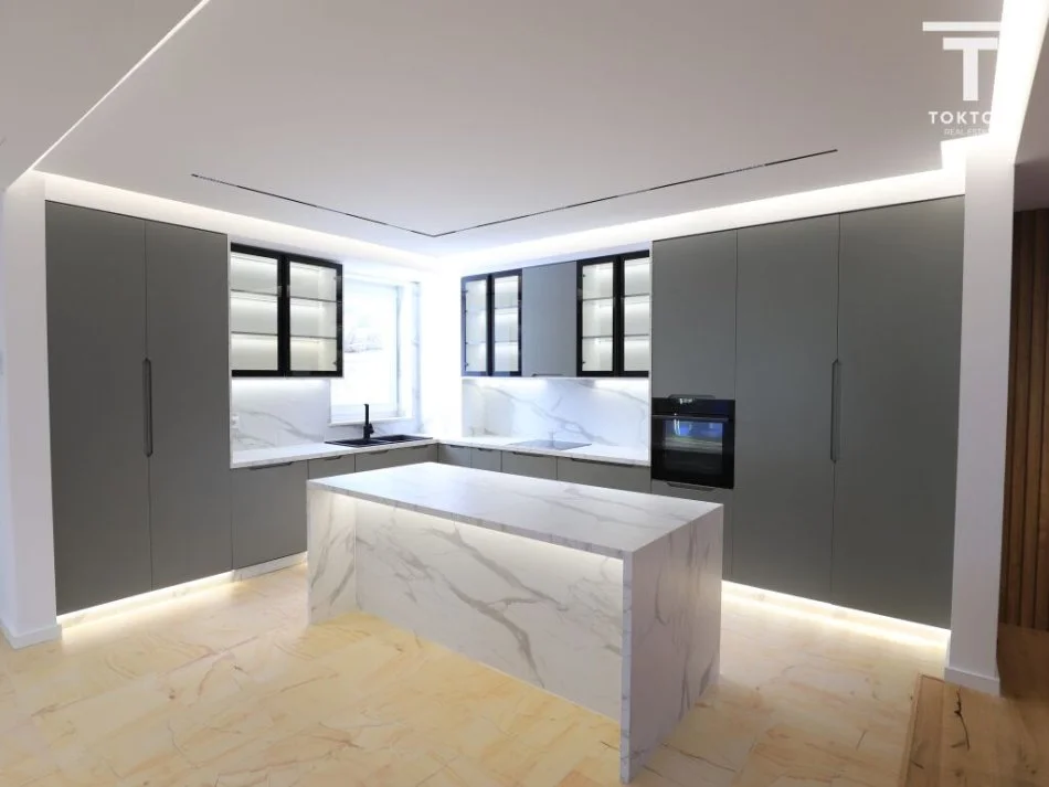 Tirane, jepet me qera Vile , 1.400 m² 5.000 € 