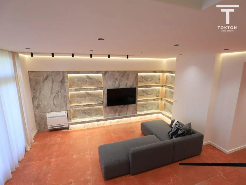 Tirane, jepet me qera Vile , 1.400 m² 5.000 € 