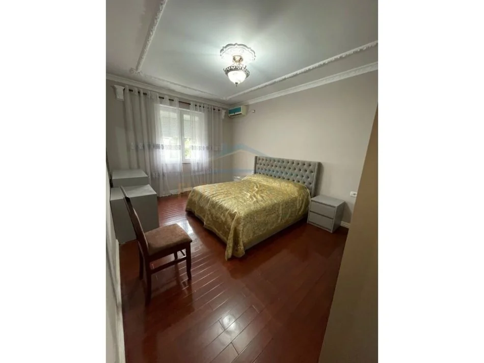 Tirane, jepet me qera apartament 2+1+Aneks+Ballkon Kati 3, 91 m² 900 € (Rrugen Ibrahim Rugova)