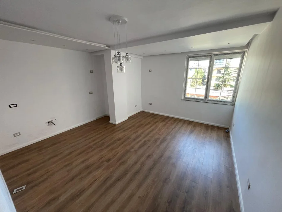 Tirane, shitet apartament 2+1 Kati 3, 178.000 € 