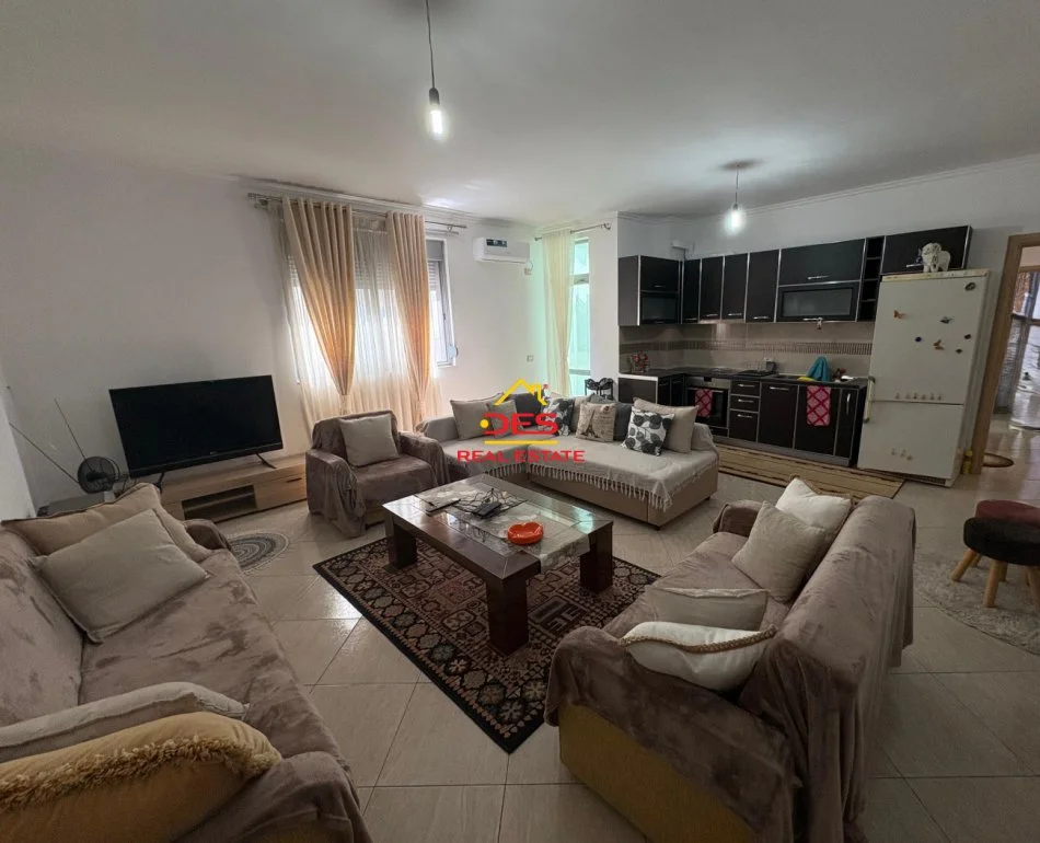 Vlore, jepet me qera apartament 2+1+Ballkon Kati 2, 120 m² 400 € (Rruga Osman Haxhiu)