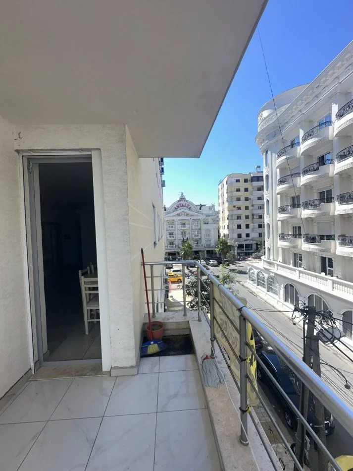 Durres, jepet me qera 1+1+Ballkon , 300 € (Jepet Apartament me Qera • 1+1+Ballkon • Mobiluar • Kati 2 me ashensor pallat i ri me adminsitrim • Jepet per afatgjate Hotel Antalya , Plazh • 300€ __________________________________ PER M...