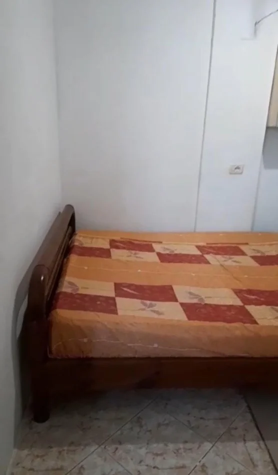 Tirane, jepet me qera shtepi 1+1 Kati 1, 70 m² 300 € 