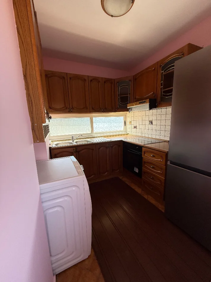 Tirane, jepet me qera apartament 3+1 Kati 3, 85 m² 550 € 