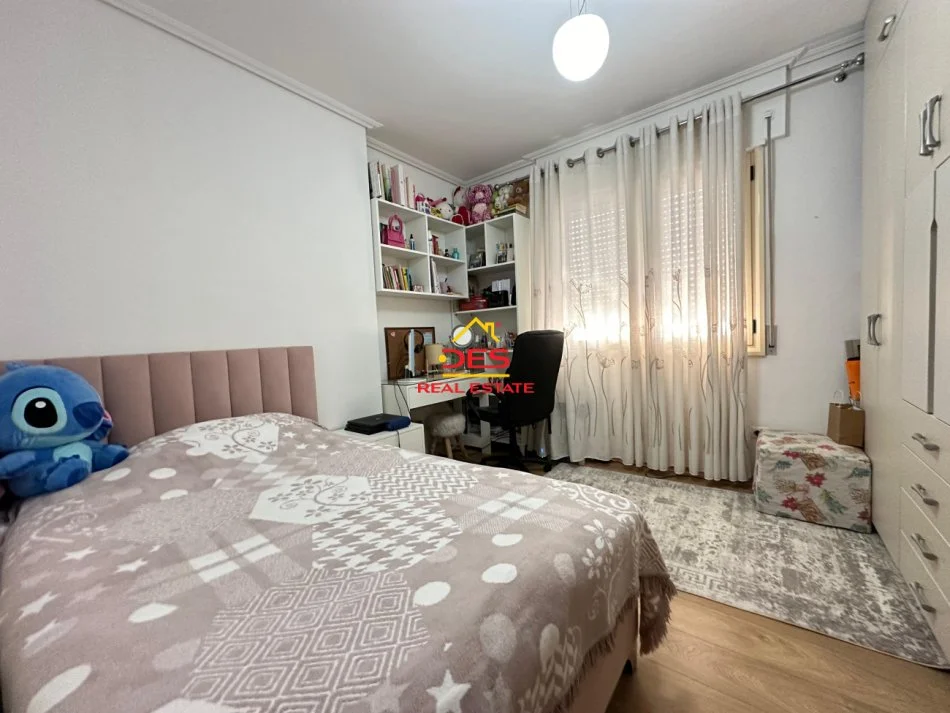 Vlore, jepet me qera apartament 3+1+Ballkon Kati 7, 153 m² 600 € (Rruga Sadi Zotaj)