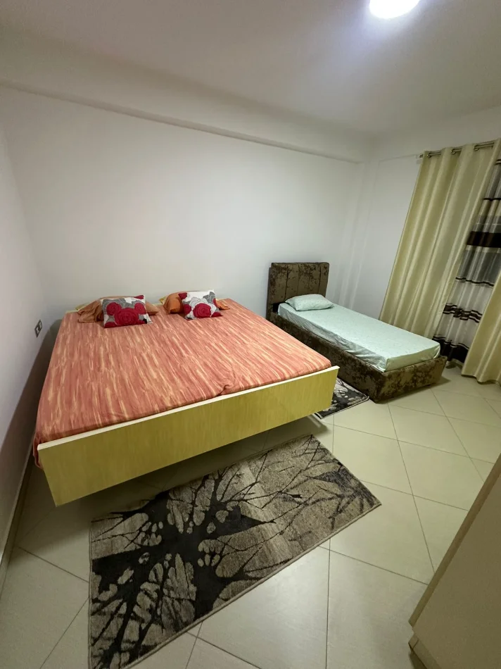 Tirane, jepet me qera 3+1 Kati 2, 190 m² 500 € (Babrru)