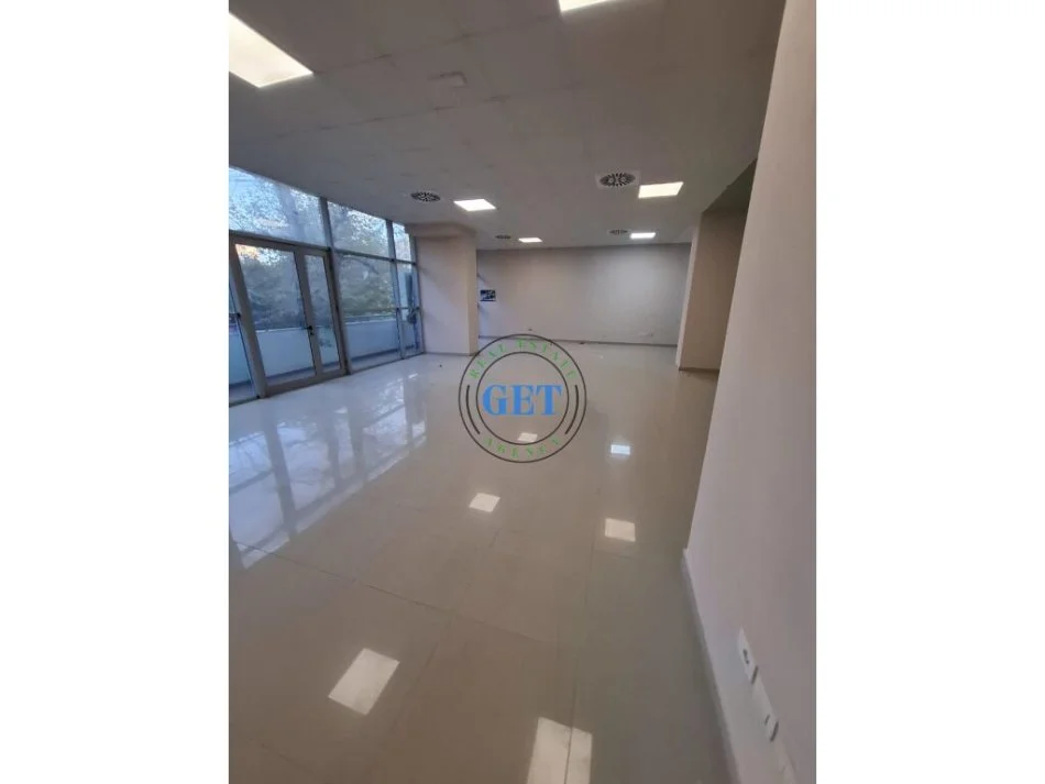 Durres, jepet me qera ambjent biznesi Kati 2, 100 m² 800 € (Ish Rajoni, Durres)