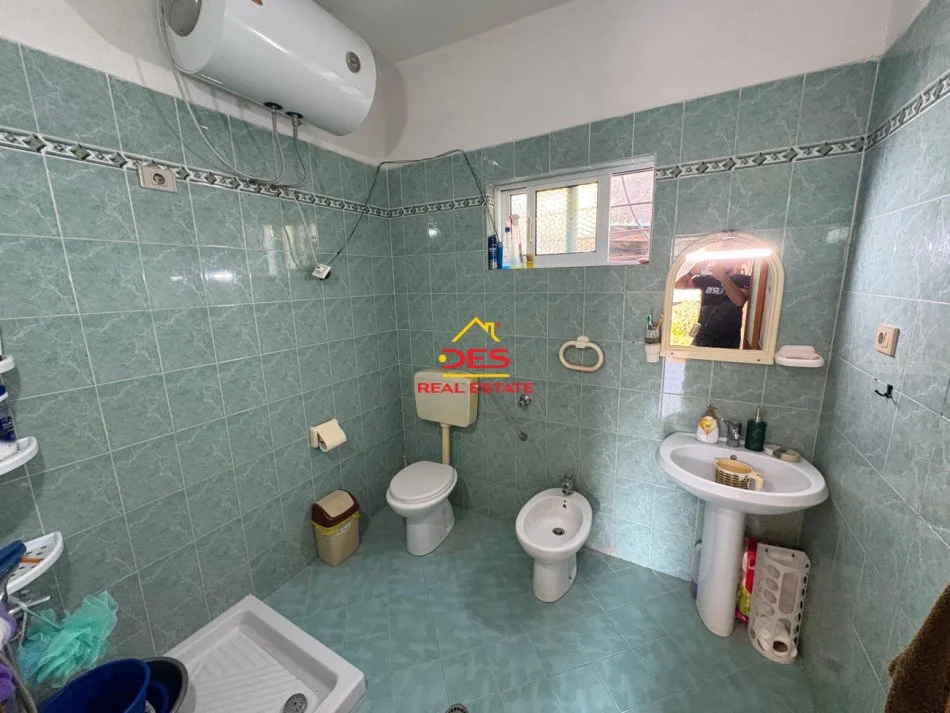 Vlore, shitet shtepi 2+1+Ballkon Kati 0, 107 m² 90.000 € (Rruga Mitaq Sallata ,Vlorë)