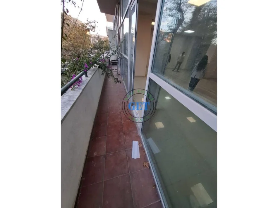 Durres, jepet me qera ambjent biznesi Kati 2, 100 m² 800 € (Ish Rajoni, Durres)