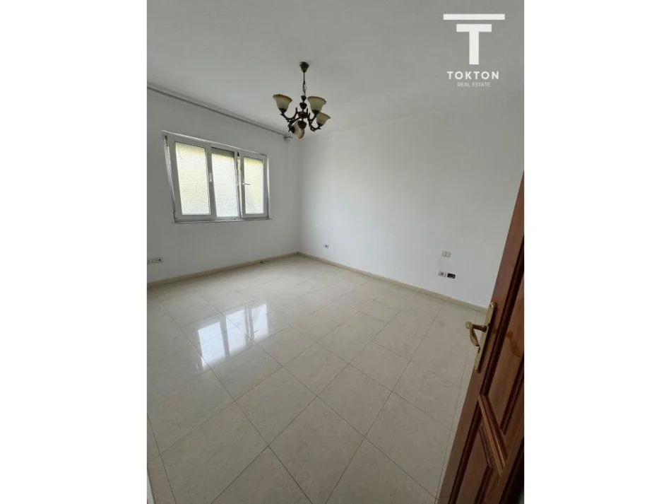 Tirane, jepet me qera apartament 2+1+Ballkon Kati 3, 100 m² 420 € (bulevardi i ri)