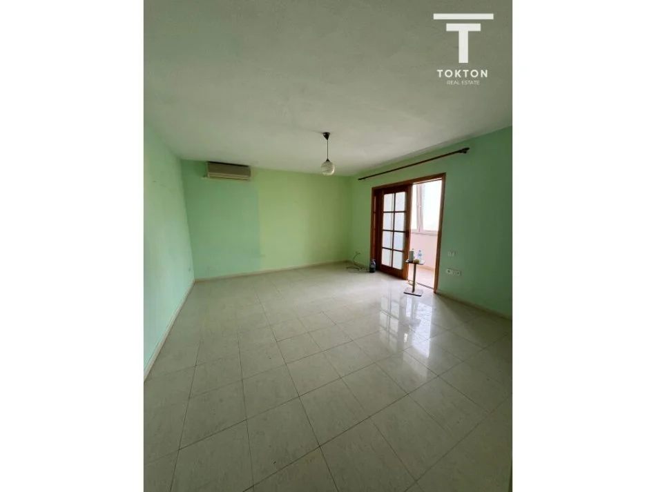 Tirane, jepet me qera apartament 2+1+Ballkon Kati 3, 100 m² 420 € (bulevardi i ri)