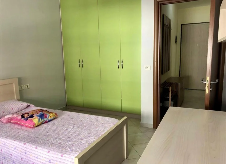 Tirane, jepet me qera apartament 1+1+Ballkon Kati 2, 65 m² 550 € 