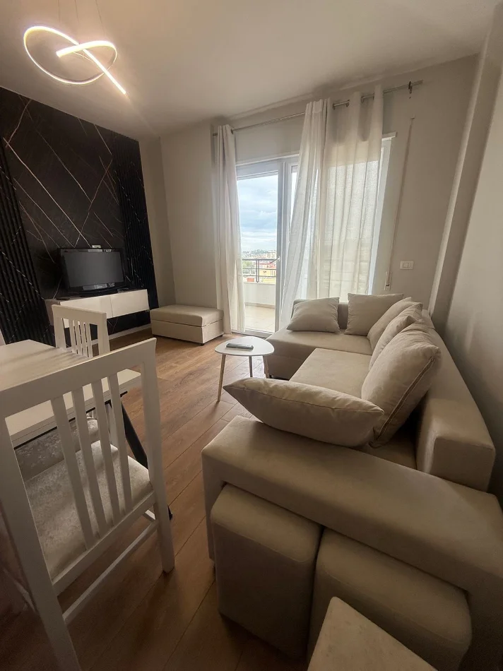 Tirane, jepet me qera 1+1 Kati 5, 59 m² 400 € 