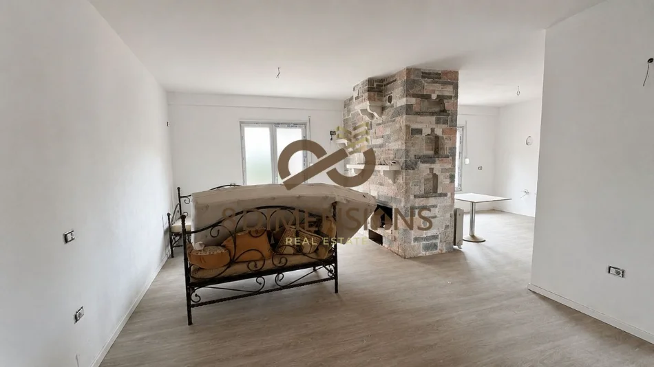 Tirane, jepet me qera apartament 3+1 Kati 4, 130 m² 800 € (selite)