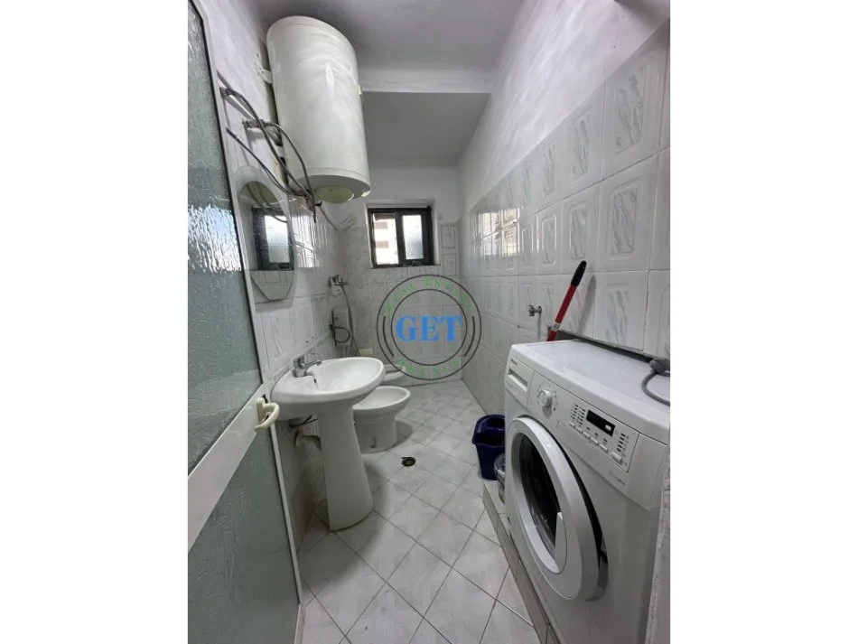 Durres, jepet me qera apartament 1+1 Kati 1, 52 m² 250 € (AKU,Durrres)