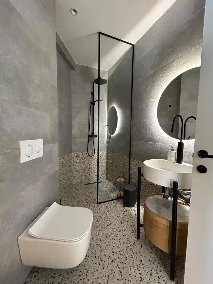 Tirane, jepet me qera apartament 2+1 Kati 4, 146 m² 1.350 € (Vila Goldi)