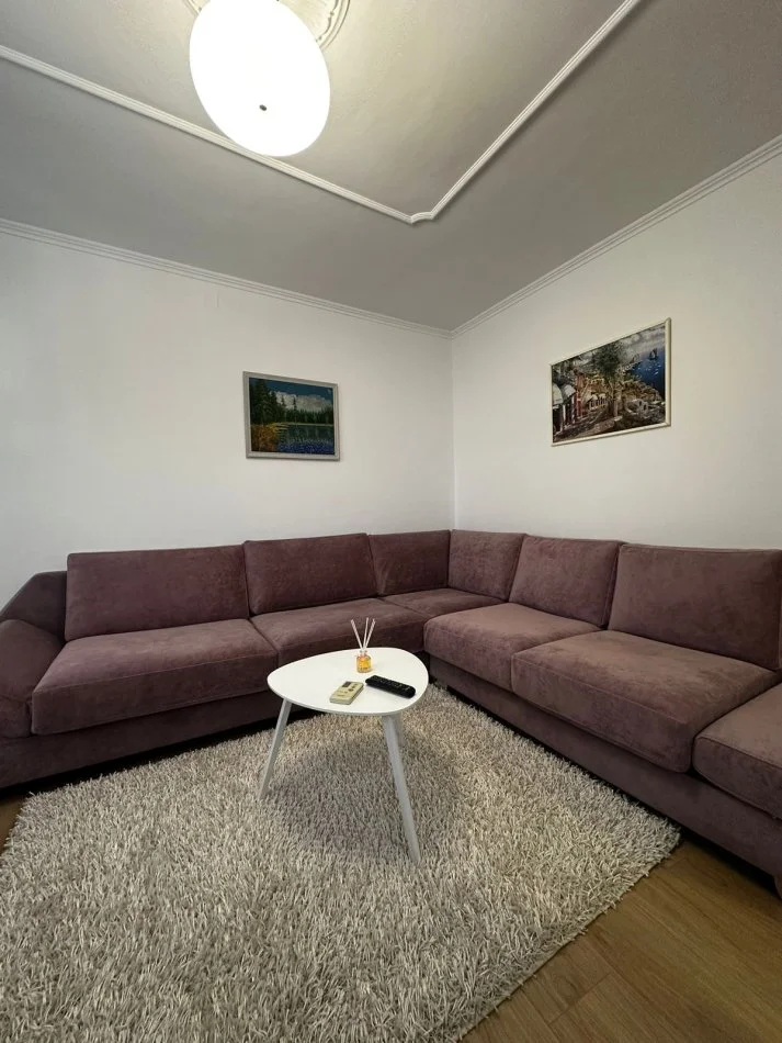 Tirane, jepet me qera apartament 1+1 Kati 1, 60 m² 600 € (Myslym shyri)