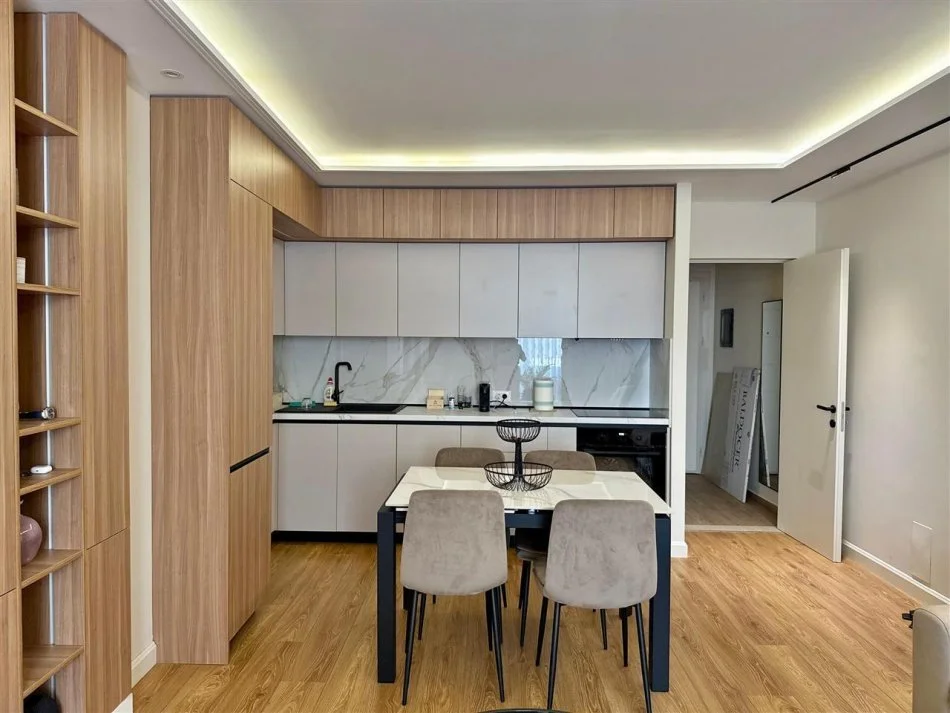 Tirane, jepet me qera apartament 1+1 Kati 8, 72 m² 750 € (RRUGA KAVAJES)