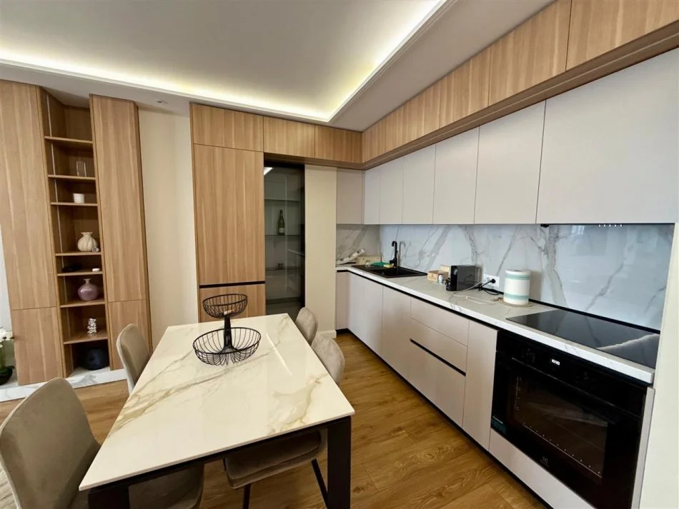 Tirane, jepet me qera apartament 1+1 Kati 8, 72 m² 750 € (RRUGA KAVAJES)
