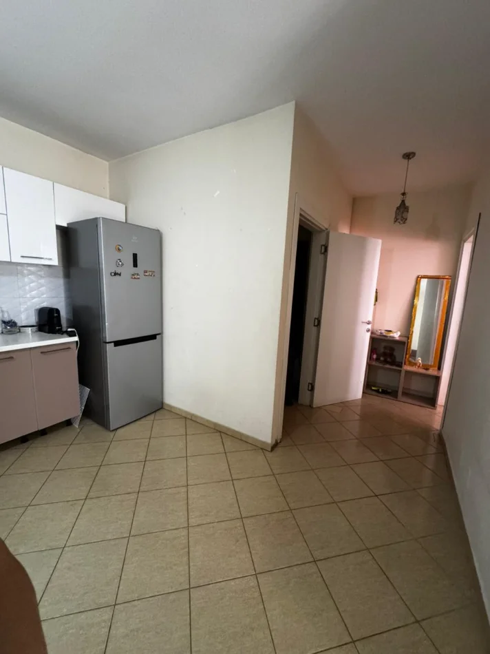 Tirane, jepet me qera apartament 1+1 Kati 4, 65 m² 400 € 