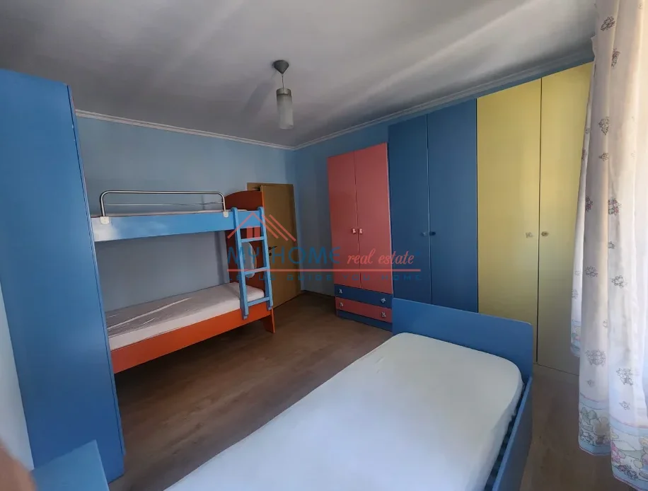 Tirane, jepet me qera apartament 2+1+Ballkon Kati 4, 110 m² 800 € (Rruga Tish Dahia)