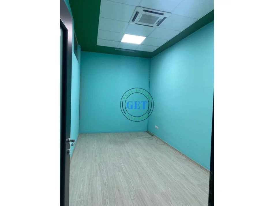 Durres, jepet me qera ambjent biznesi Kati 4, 250 m² (Sheshi Pranvera, Durres.)