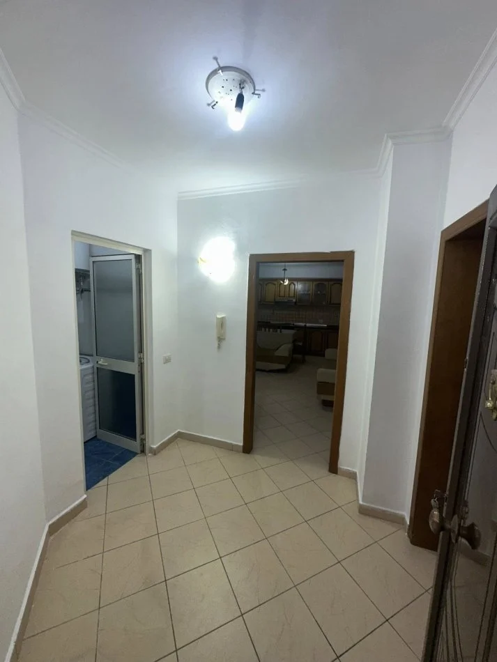 Durres, jepet me qera apartament 1+1+Ballkon Kati 1, 76 m² 300 € (Qera Apartament Sistemin 1+1 me ballkon Policia,Tek Banka Intesa San Paolo • 300€ +355 069 20 39 456 • pallat i ri me ashensor kati 1 Banim i dyti nga toka • Mobiluar (Mun...