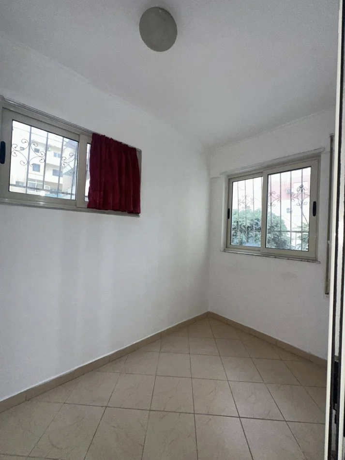 Durres, jepet me qera apartament 1+1+Ballkon Kati 1, 76 m² 300 € (Qera Apartament Sistemin 1+1 me ballkon Policia,Tek Banka Intesa San Paolo • 300€ +355 069 20 39 456 • pallat i ri me ashensor kati 1 Banim i dyti nga toka • Mobiluar (Mun...