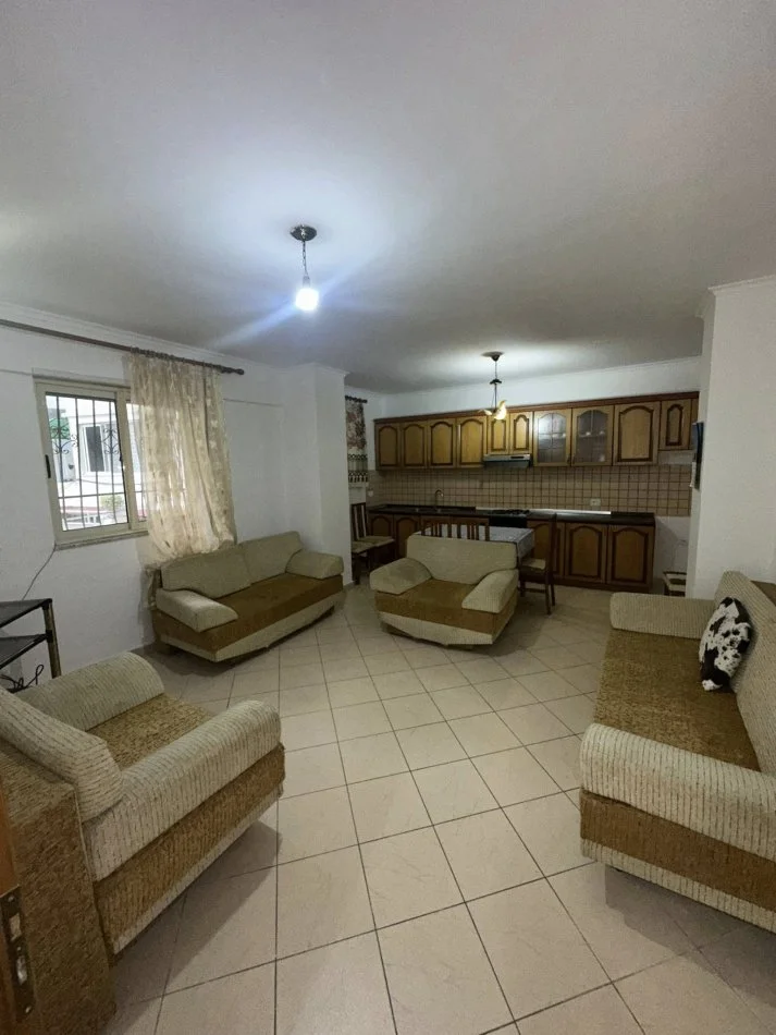 Durres, jepet me qera apartament 1+1+Ballkon Kati 1, 76 m² 300 € (Qera Apartament Sistemin 1+1 me ballkon Policia,Tek Banka Intesa San Paolo • 300€ +355 069 20 39 456 • pallat i ri me ashensor kati 1 Banim i dyti nga toka • Mobiluar (Mun...