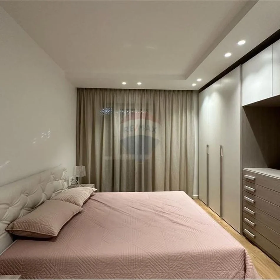 Tirane, shes apartament 2+1+Aneks+Ballkon Kati 2, 100 m² 250.000 € 