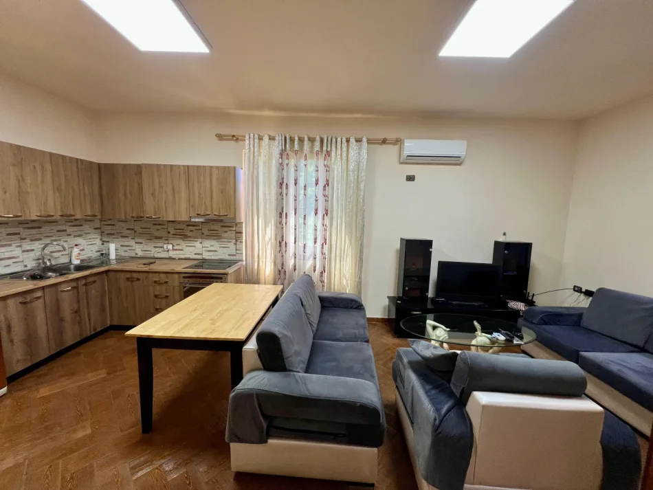 Tirane, jepet me qera shtepi 2+1 Kati 1, 300 m² 400 € (Shtëpi Private 1-Katëshe, “Unazë e Madhe.”, Tufinë)