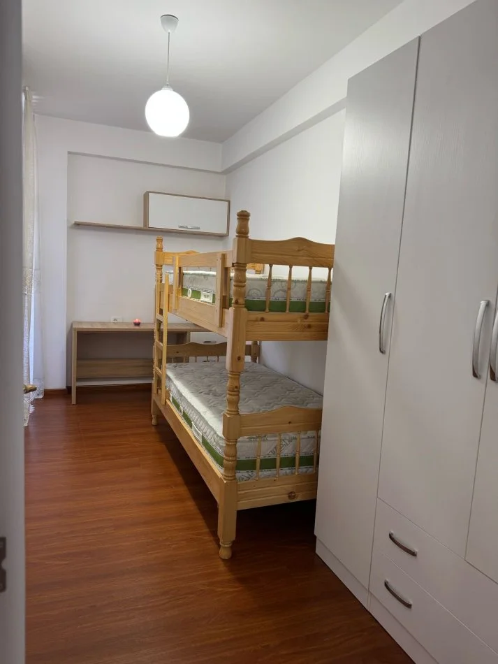 Tirane, jepet me qera apartament 2+1+Ballkon Kati 8, 87 m² 600 € (Rruga Ndre Mjeda)